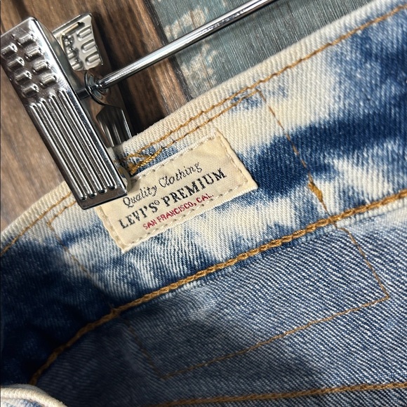 Levi's Premium Blue and White bleached Denim Shorts - Picture 8 of 14